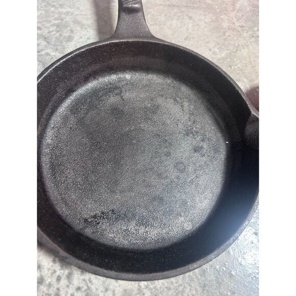 Set of Three Cast Iron Skillets Frying Pans Round Shape - Picture 3 of 7